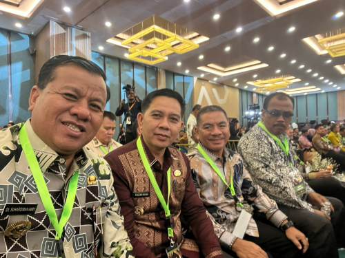 Program Berobat Gratis UHC Berhasil, Suhardiman Amby Raih Penghargaan