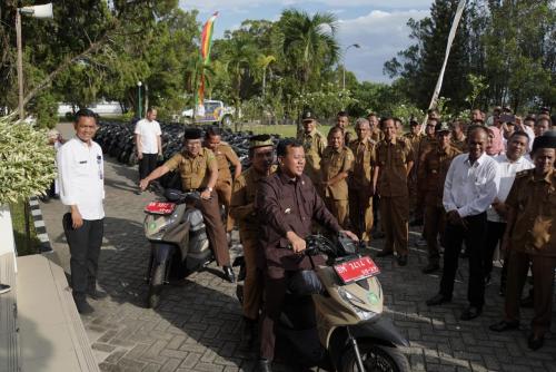 Bupati Serahkan Kendaraan Operasional Kades Dan BPD Se Kabupaten Kuantan Singingi