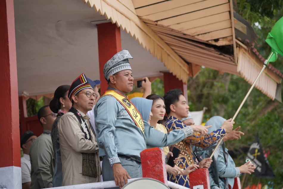 Jawab Keraguan Publik, Wapres Gibran Saksikan Pacu Jalur di Tepian Narosa