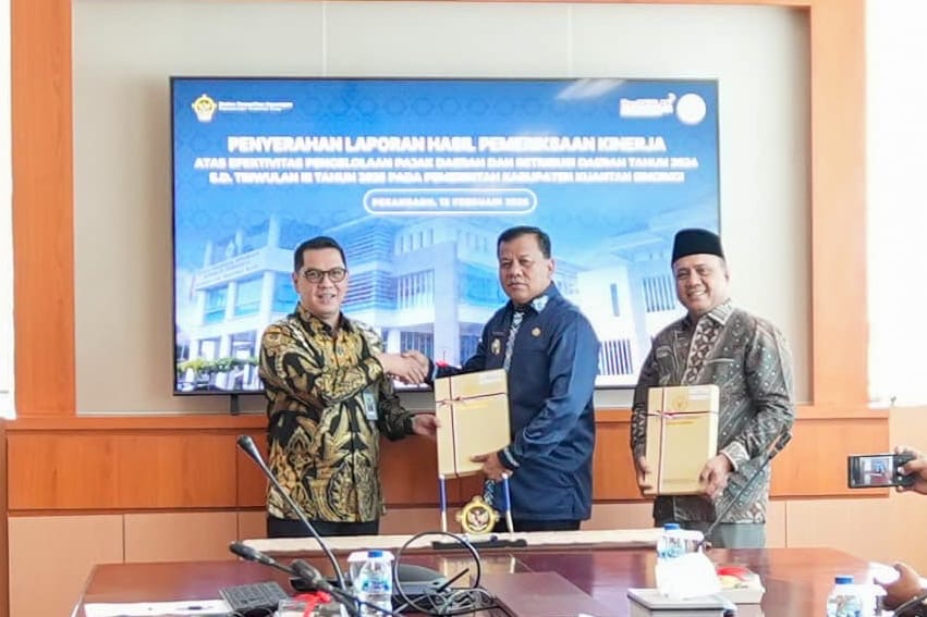 Bupati Kuansing Hadiri Penyerahan LHP BPK, Tegaskan Komitmen Perbaikan Pengelolaan Pajak Daerah