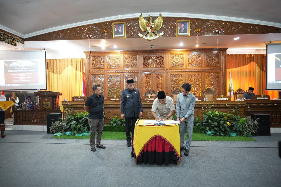 Adat Dijaga Negara, DPRD Kuansing Resmi Sahkan Perda MHA