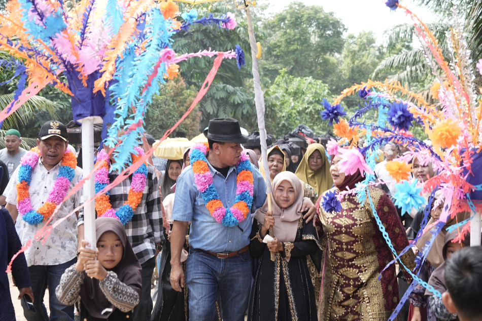 Layur Jalur Panglimo Hitam Bintang Nagori, Bupati Suhardiman Serap Aspirasi Masyarakat Ketaping Jaya