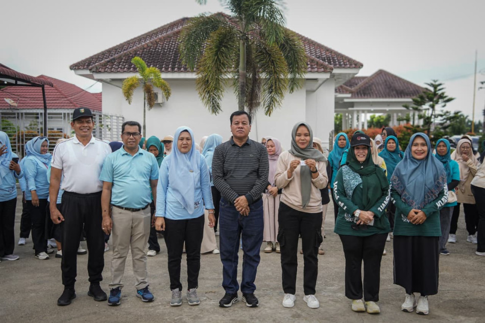 Seperti Mimpi di Siang Bolong, Di Hari Ibu, Dua Anggota PKK Kuansing Terima Hadiah Umroh Dari Bupati
