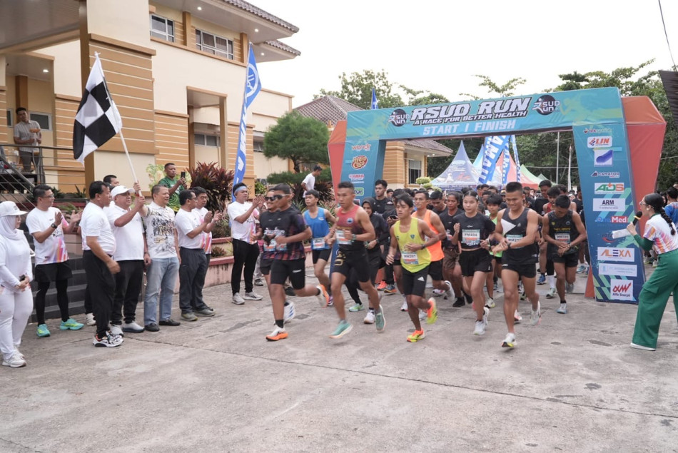 700 Peserta Meriahkan Run RSUD Teluk Kuantan, Bupati : Momentum HKN Bangkitkan Kesadaran Hidup Sehat