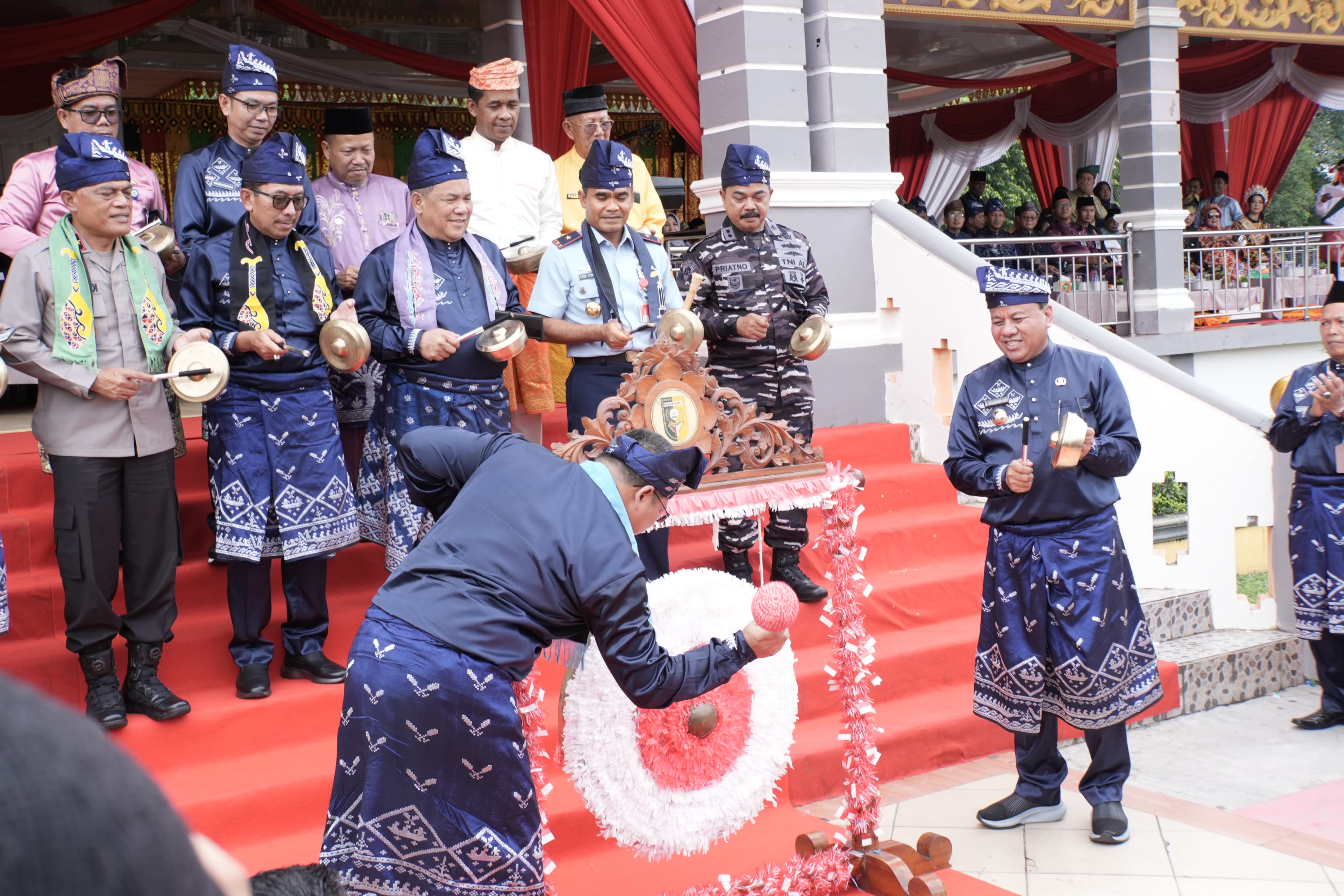 Pembukaan Pacu Jalur Even Nasional Berlangsung Meriah, 225 Jalur Akan Berpacu