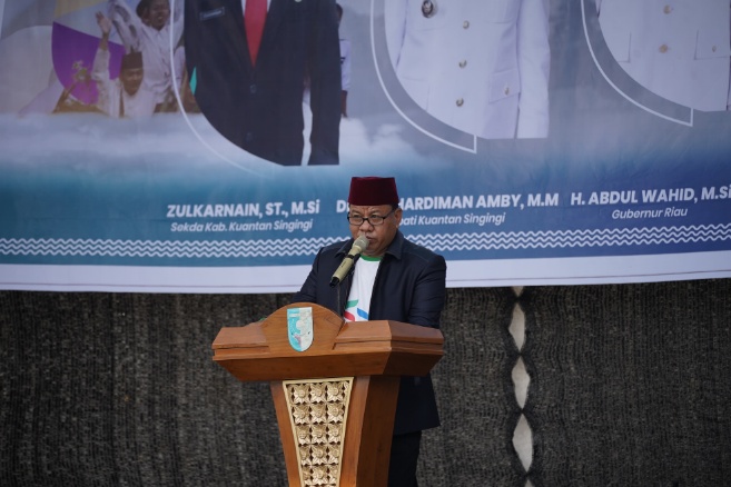 Bupati Suhardiman Resmikan Pesantren Expo dan Pentas Seni Santri Provinsi Riau 2025 di Teluk Kuantan