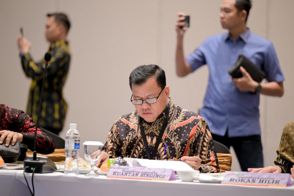 Bupati Suhardiman Hadiri RUPS-LB BRK Syariah di Batam: Dorong Bank Daerah Tumbuh Seimbang dengan Bank Nasional
