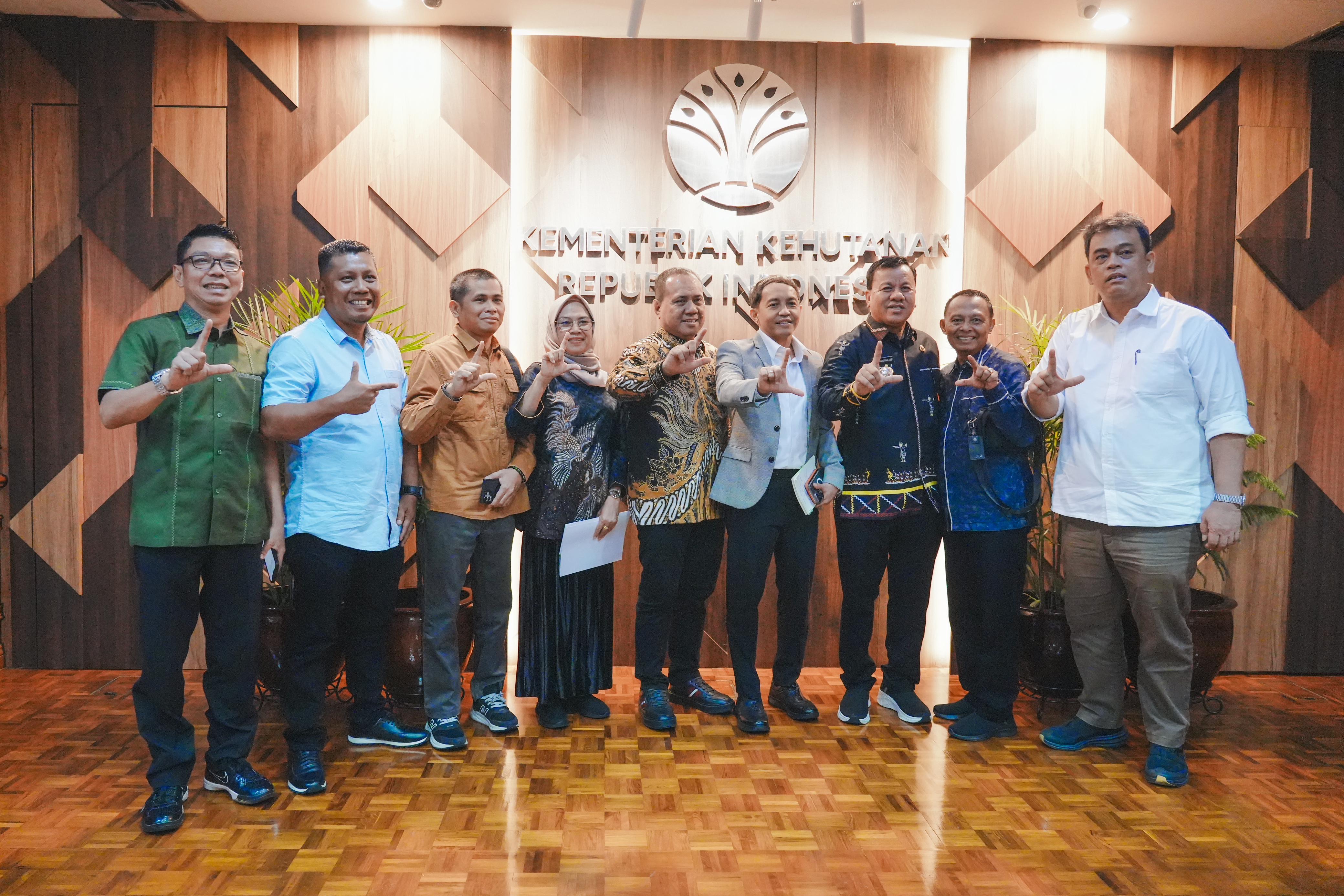 Heboh! Bupati Kuansing Desak Menteri Kehutanan Revisi Peta, Warga Siap-Siap Dapat Kepastian Lahan!