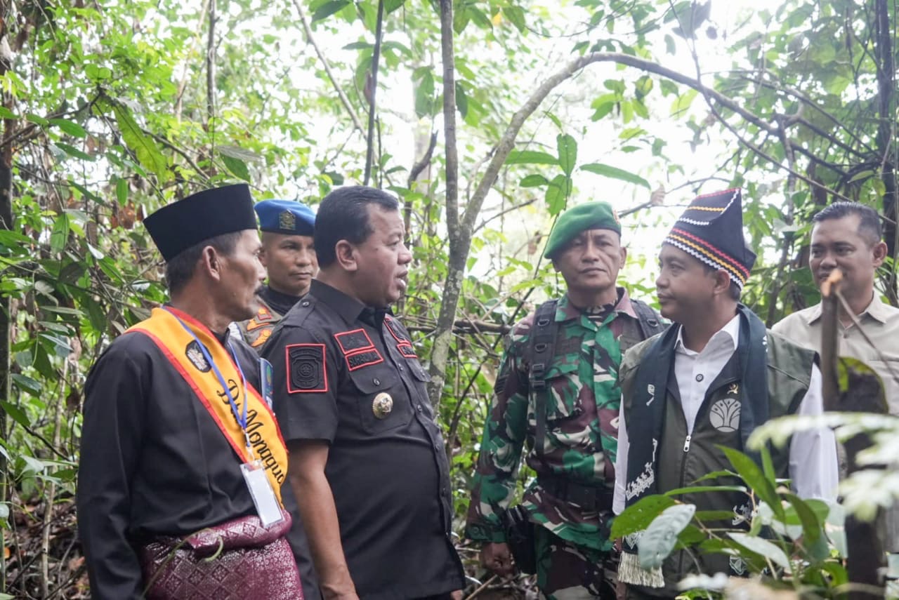 Serahkan SK Perhutanan Sosial, Menteri Kehutanan Fokus Benahi Hutan Lindung Kuansing