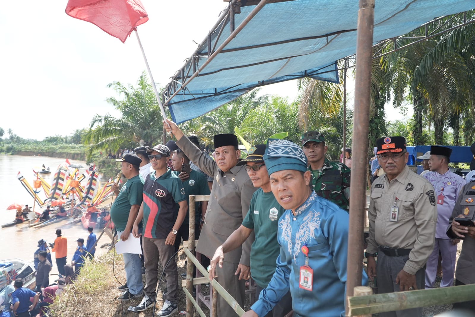 Bupati Suhardiman Lepas 47 Jalur di Tepian Burondo, Duel-Duel Panas Pacu Jalur Pangean Langsung Memanas