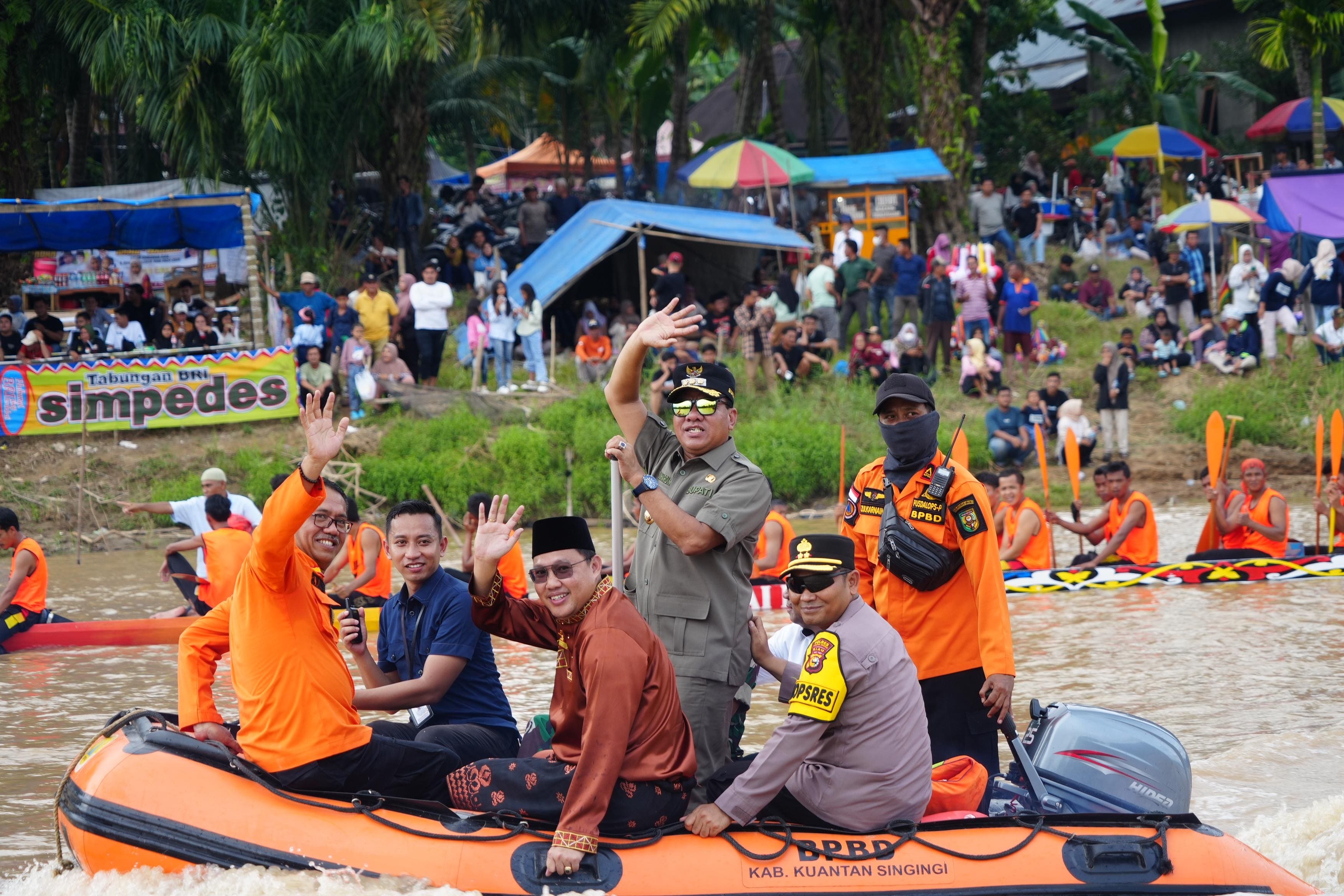 Buka Pacu Jalur Kari, Bupati Suhardiman Ajak Masyarakat Kembali Bersatu