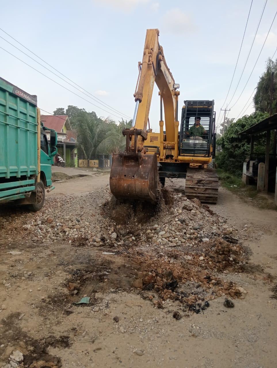 Pasca Ditinjau H. Zulhendri, Jalan Provinsi di Kuansing Mulai Diperbaiki