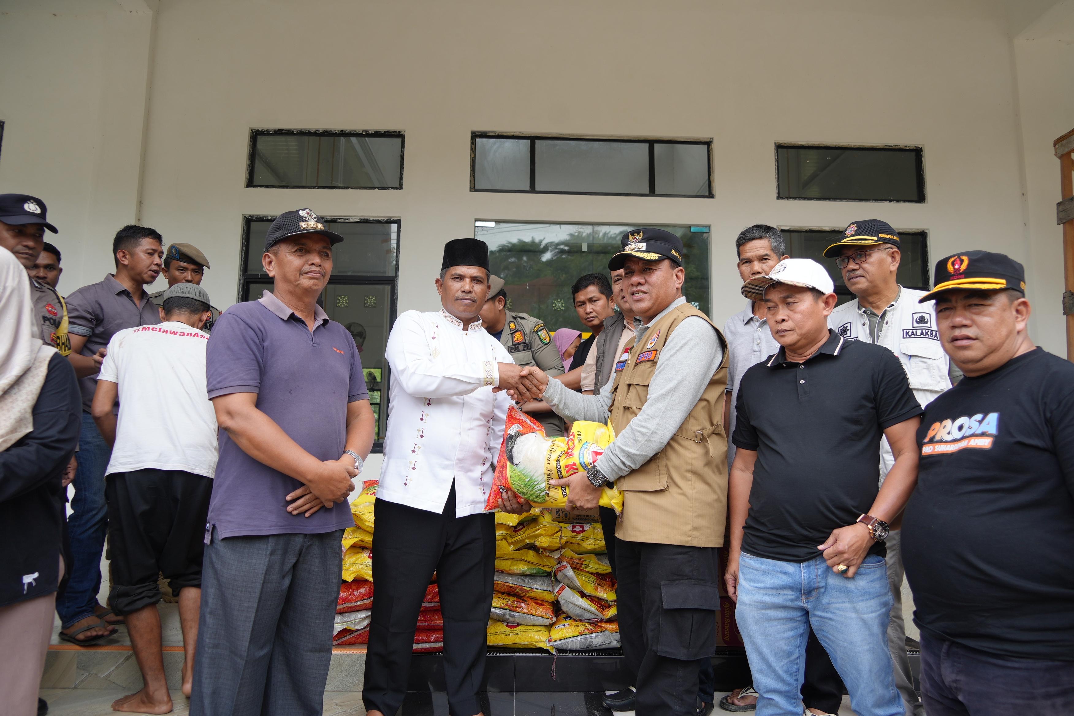 Sambangi Warga Terdampak Banjir, Masyarakat Petapahan Puji Kerja Cepat Bupati Suhardiman