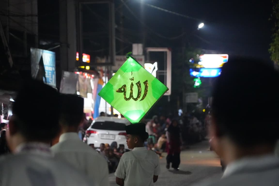 Malam Takbiran Pecah di Taman Jalur, Ribuan Warga Kuansing Padati Teluk Kuantan