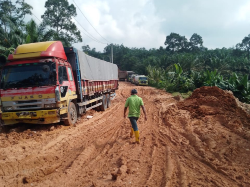 Keluhan Warga Tak Kunjung Diindahkan PT.GSL, Masyarakat Ancam Akan Pagar Jalan